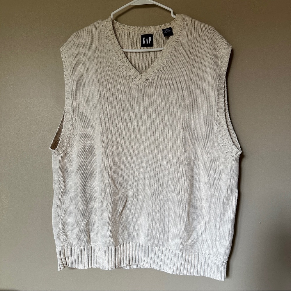 Vintage GAP Men's V-Neck Sweater Vest - Cream